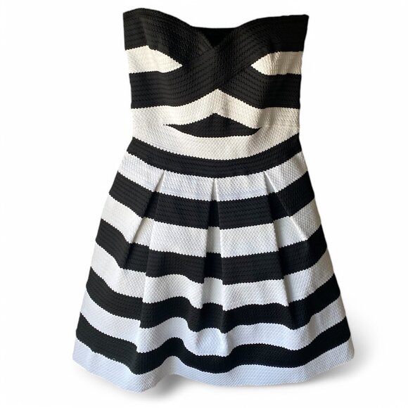 Express Black White Striped Bandage Scuba A Line Mini Dress Fit & Flare M - Picture 1 of 10